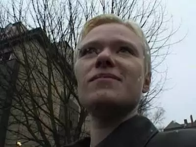 Beim sexy Rollenspiel bekommt das Hausmädchen ihre enge Möse durchgevögelt