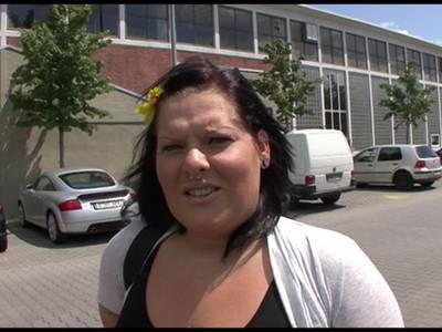 Dunkelhaarige Ehehure wollte mal wieder einen harten Fickschwanz