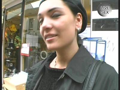 Mature mit einer glatten Pussy beim Solosex